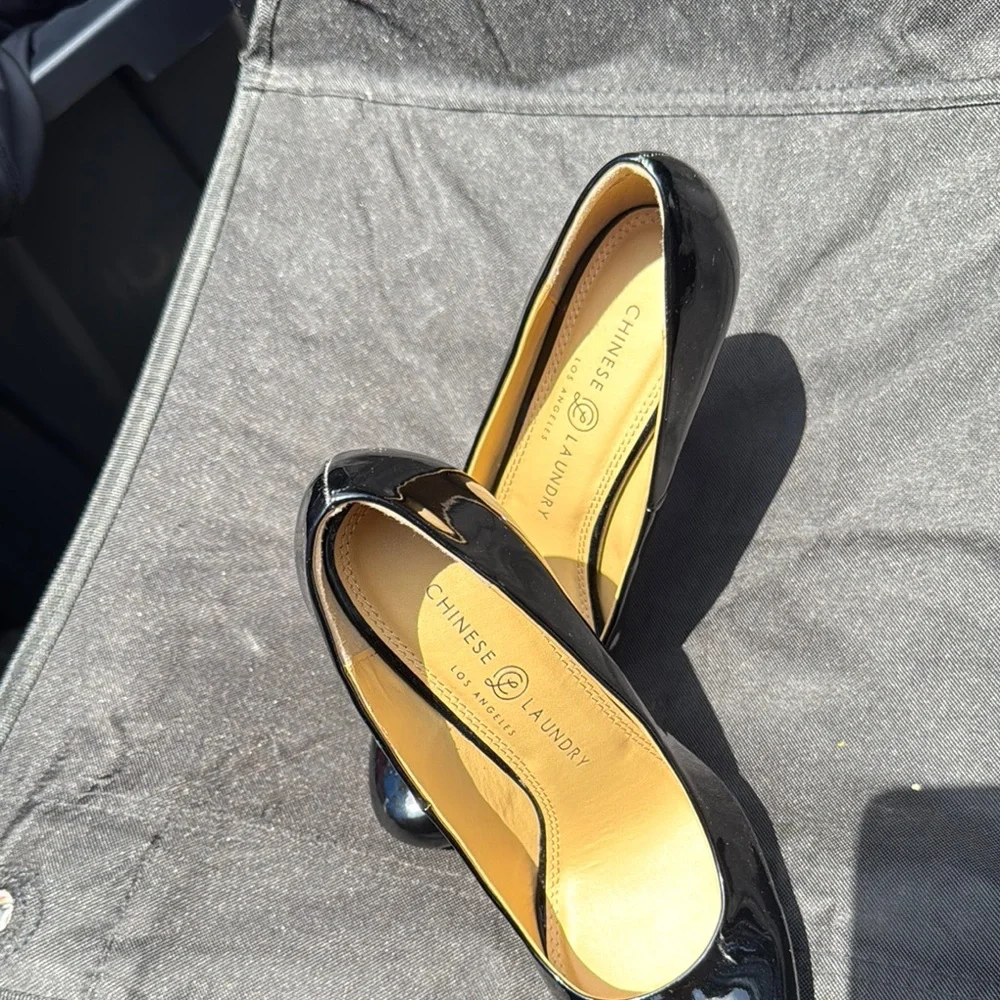 Chinese Laundry Black High Heeled Pumps - Picture 3 of 7